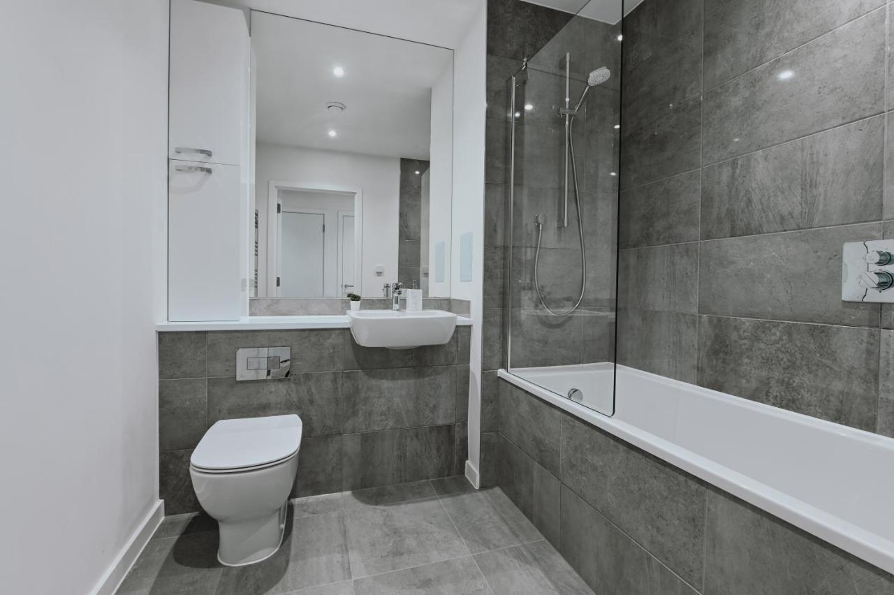 Khayat Homes - The Owelor - Two Bed Лондон Экстерьер фото