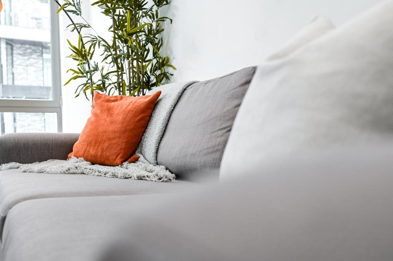 Khayat Homes - The Owelor - Two Bed Лондон Экстерьер фото